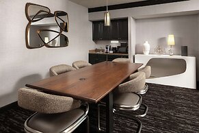 Embassy Suites by Hilton Crystal City National Airport