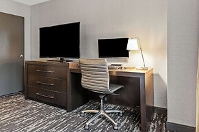 Embassy Suites by Hilton Crystal City National Airport