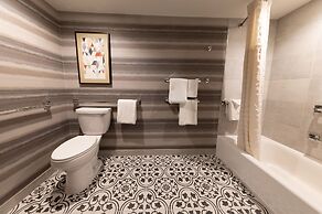 Embassy Suites by Hilton Phoenix Biltmore