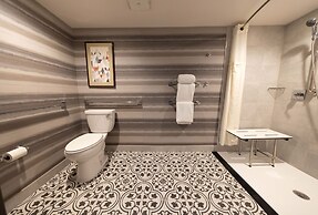 Embassy Suites by Hilton Phoenix Biltmore