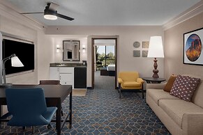 Embassy Suites by Hilton Phoenix Biltmore