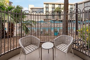Embassy Suites by Hilton Phoenix Biltmore