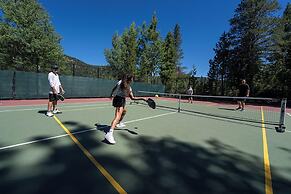 Everline Resort and Spa, Lake Tahoe