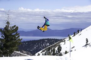 Everline Resort and Spa, Lake Tahoe
