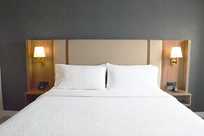 Holiday Inn and Suites Winnipeg Downtown by IHG
