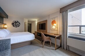Holiday Inn and Suites Winnipeg Downtown by IHG