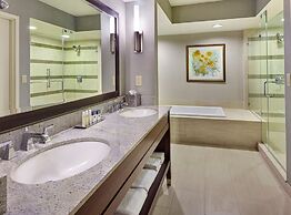 DoubleTree by Hilton Washington DC - Crystal City