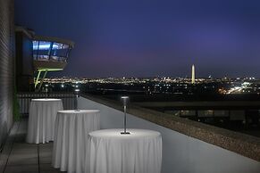 DoubleTree by Hilton Washington DC - Crystal City