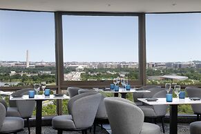 DoubleTree by Hilton Washington DC - Crystal City