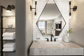 Hotel Alba, Tapestry Collection by Hilton