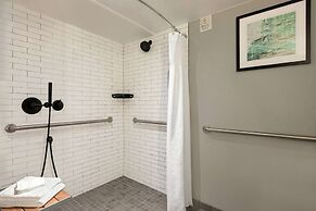 Hotel Alba, Tapestry Collection by Hilton