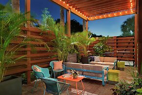 Hotel Alba, Tapestry Collection by Hilton