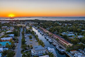 Waterside Suites & Marina