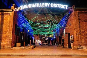 Holiday Inn Express Toronto - Downtown by IHG