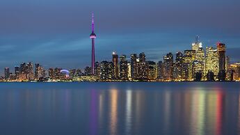 Holiday Inn Express Toronto - Downtown by IHG