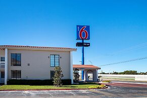 Motel 6 Euless, TX - DFW West
