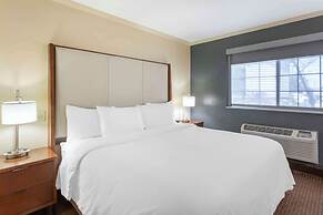 Best Western Plus Cottontree Inn