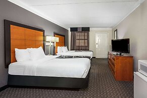 Super 8 by Wyndham The Woodlands North