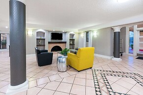 Super 8 by Wyndham The Woodlands North