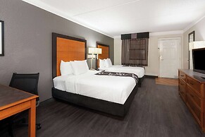 Super 8 by Wyndham The Woodlands North