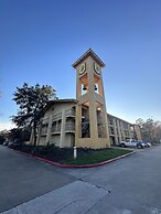 Super 8 by Wyndham The Woodlands North