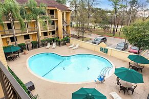Super 8 by Wyndham The Woodlands North