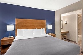 Quality Suites Whitby