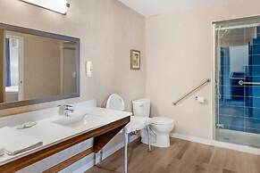 Quality Suites Whitby