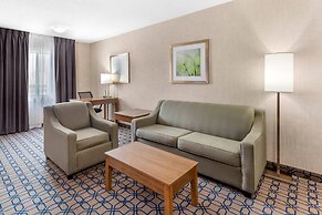 Quality Suites Whitby