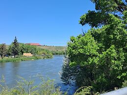 National 9 Casper - Showboat