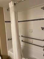 Holiday Inn Express Philadelphia - Penns Landing by IHG