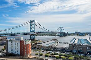 Holiday Inn Express Philadelphia - Penns Landing by IHG