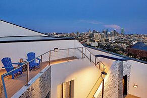 Renaissance Dallas Hotel