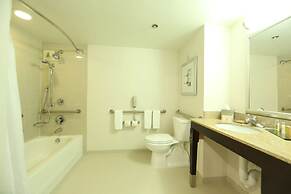 DoubleTree by Hilton Detroit - Dearborn