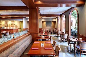 DoubleTree by Hilton Detroit - Dearborn