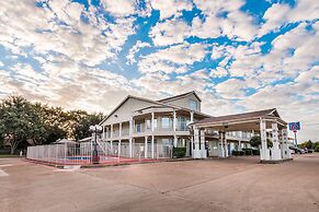 Motel 6 Waxahachie, TX