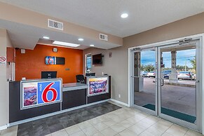 Motel 6 Waxahachie, TX