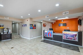 Motel 6 Waxahachie, TX