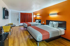 Motel 6 Waxahachie, TX