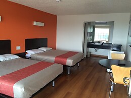 Motel 6 Waxahachie, TX