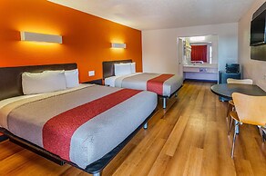 Motel 6 Waxahachie, TX