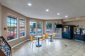 Motel 6 Waxahachie, TX