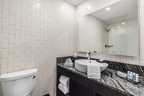 Lorenzo Hotel Dallas, Tapestry Collection by Hilton