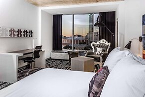 Lorenzo Hotel Dallas, Tapestry Collection by Hilton