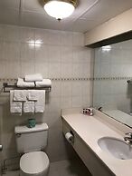 Howard Johnson Hotel by Wyndham Newark Airport