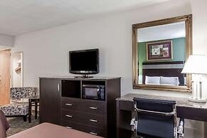 Howard Johnson Hotel by Wyndham Newark Airport
