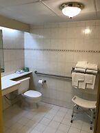 Howard Johnson Hotel by Wyndham Newark Airport