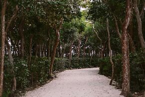 Baker's Cay Resort Key Largo, Curio Collection by Hilton