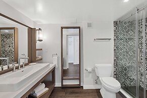 Baker's Cay Resort Key Largo, Curio Collection by Hilton