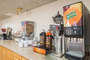 Super 8 by Wyndham Miamisburg Dayton S Area OH